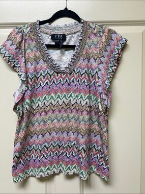 FDJ (French Dressing Jeans) Multicolor Zigzag V-Neck Women's Top. Size Small